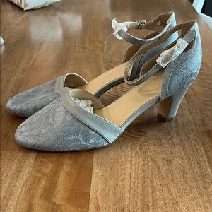 Elegant Gray Lace Women’s Heels